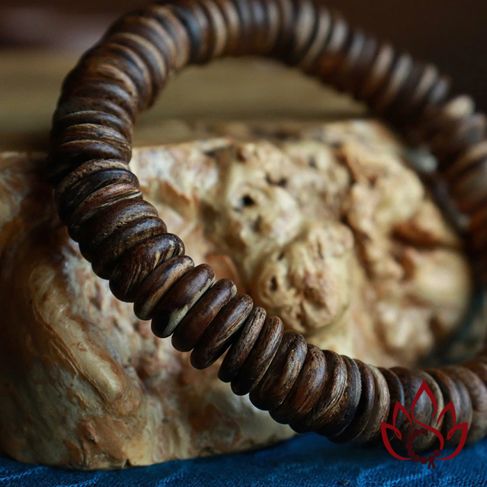 Vòng Trầm Hương Hạt Dẹp | 10 Ly | Trầm Bì Rễ Tự Nhiên